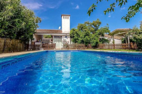 Spacious Villa with Private Pool in Valdecaballeros